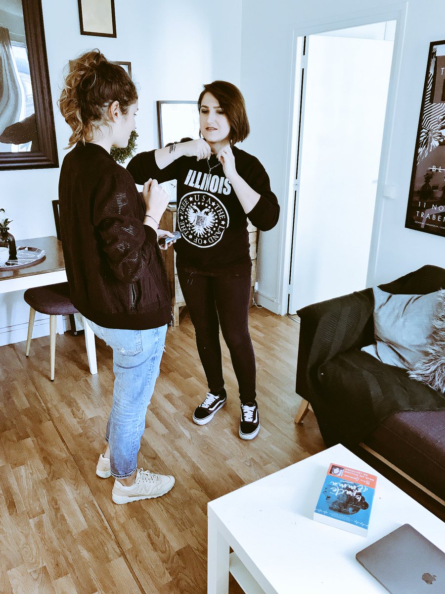 Ch_Bonneau's tweet photo. En tournage avec @NiNeGorman pour son roman #LePactedEmma @AlbinMichel jeunesse. À voir dans le JT de @M6 demain, dans le #1245 ! https://t.co/GFyEB3eCWy