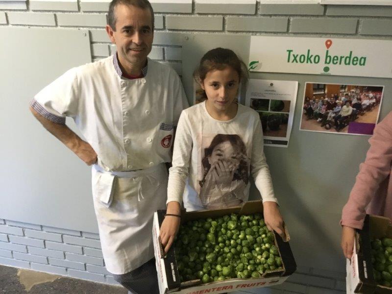 lauaxetaikastol's tweet photo. Eskola ortutik zuzenean ikastolako sukaldera. Hau bai hau km0!/
Directo del huerto escolar a la cocina. ยกEsto sรญ que es km0!
#lauaxeta #km0 #bertoko
https://t.co/L8alMLhhN3 https://t.co/09OX4KgUlC