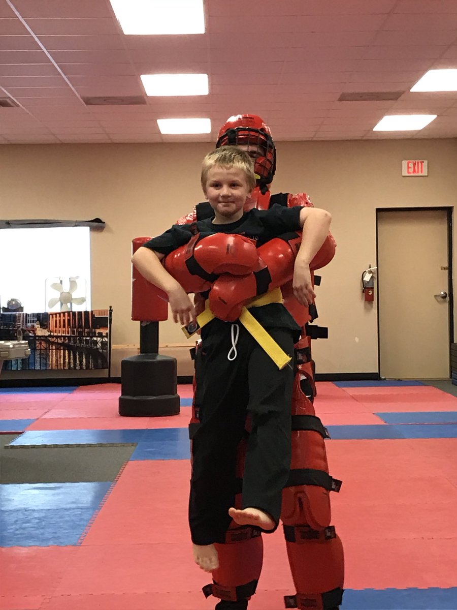 MidwayBudoDojo's tweet photo. #TuesdayMotivation 
Learn to be #safe &amp; #confident with #SelfDefense 🥊
Don’t be a #victim 🥊

#MartialArts #karate #dojo #confidence #SafetyFirst https://t.co/XQiTXZPaKE