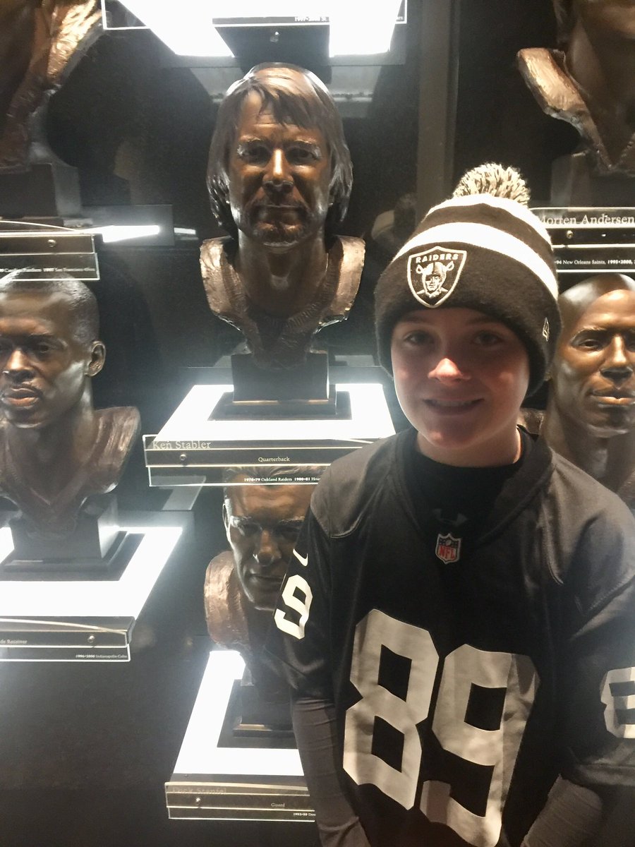 carterbc2's tweet image. Thanksgiving @ H of F w my 2 favorite all time QBs. #🐍 #Sam2