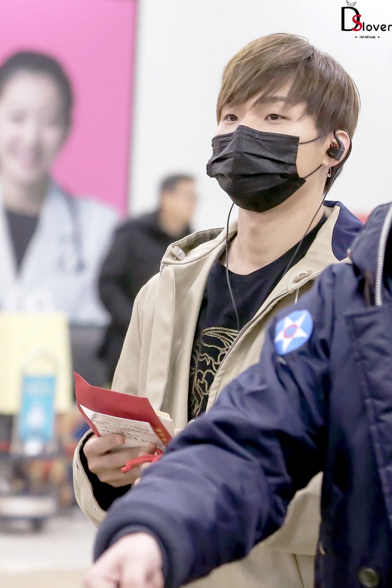 Dslover_Fansite's tweet photo. #DAESUNG #DLITE #DDAY #대성 
171125 🇯🇵🛬🇰🇷 HD https://t.co/VZZRnx6JqX