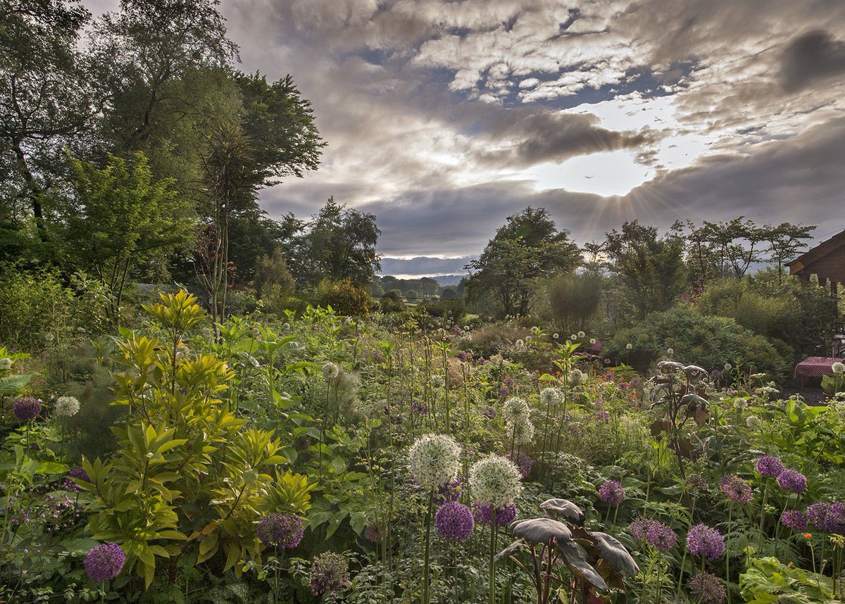 GWmag's tweet photo. Join us as we visit some of Ireland's most breathtaking gardens, on this exclusive four-night tour in May 2018 with special guest @TheMontyDon: https://t.co/lPN3lxrreV

Gardens include @HuntingBrook @GlasnevinNBG @JuneBlakesGarde @AirfieldEstate @thepowerscourt🌿🌷 https://t.co/xwwVFUK3Jj