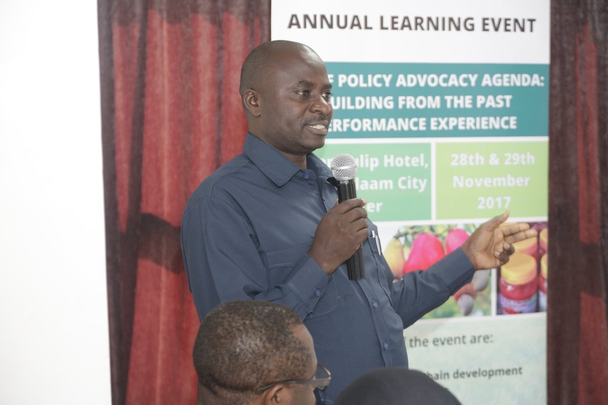 ANSAFForum's tweet photo. Katibu Mtendaji (ANSAF), Audax Rukonge akifungua mkutano wa mwaka (Annual Learning Event) na kuelezea mafanikio ya Jukuwaa tangu lilipoanzishwa mpaka sasa #ANSAF #ALE2017 @GoldenTulipHotel - On going https://t.co/OguzPFU3pc