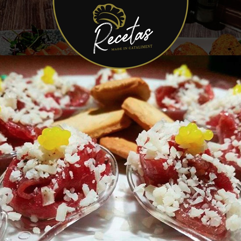 Se nos hace la boca agua con estas cucharas de carpaccio de ternera, queso parmesano y perlas #yuzu