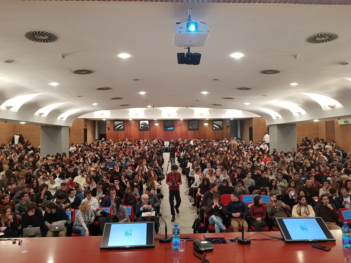 GrossoAndy's tweet photo. È iniziato l'incontro di @inunilife con #MarcoMontagno! https://t.co/c9qYht348m