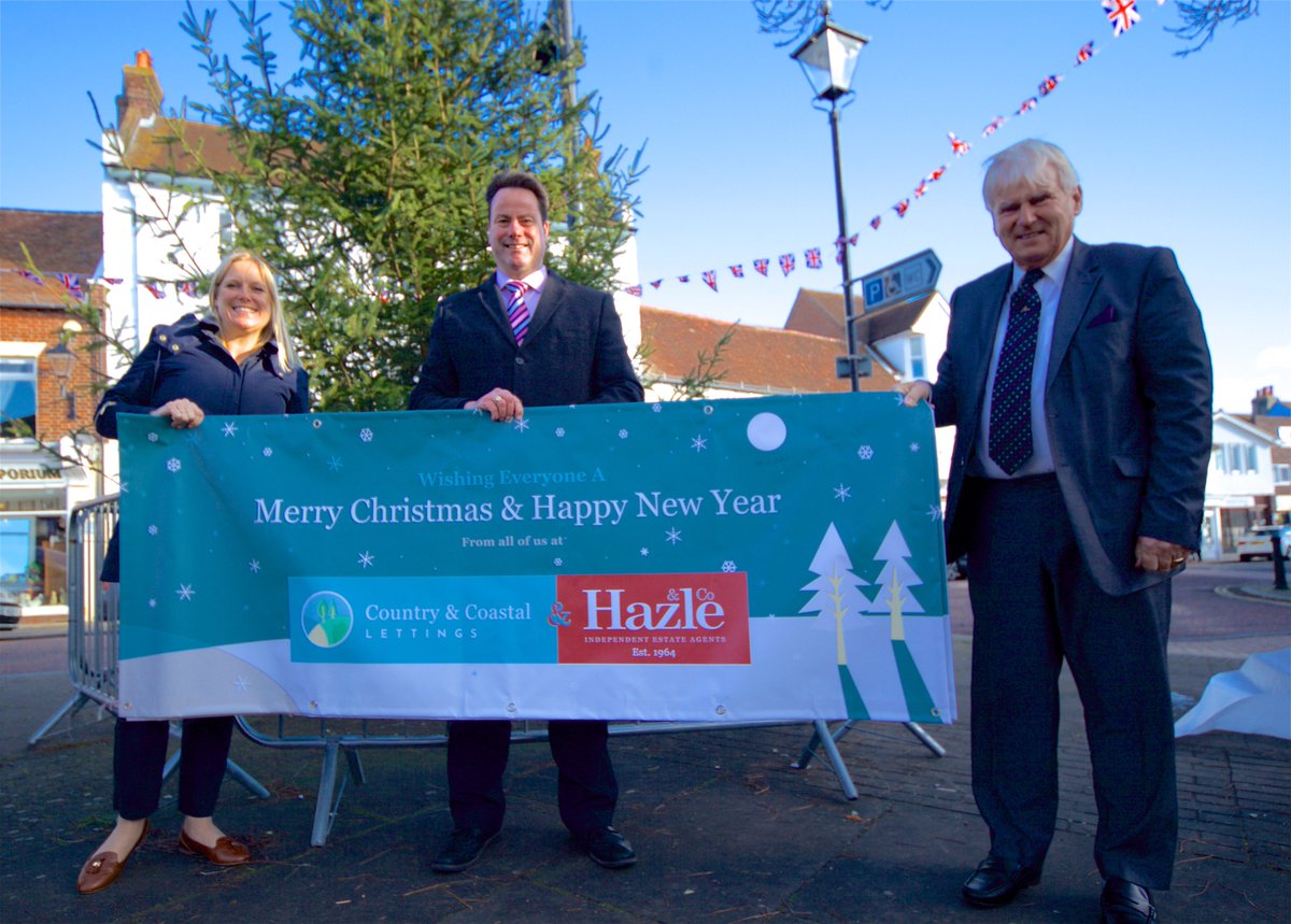 Johntweddell's tweet image. Getting ready for Christmas at the Emsworth St Peter's Square @HazleandCo @EmsworthLife