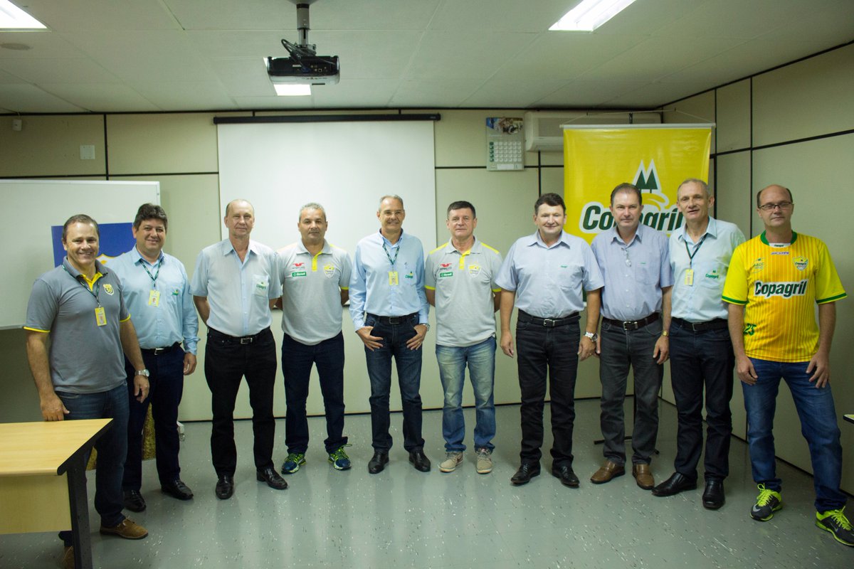 FutsalCopagril's tweet photo. Confira quem são os nove atletas anunciados na manhã desta terça-feira que irão reforçar a nossa equipe na temporada 2018 e as renovações que aconteceram no nosso elenco: 😊✌️🏆https://t.co/aXInMnZz9g https://t.co/WA4EmVevej