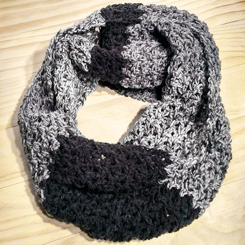 RedsCraftyCraft's tweet photo. Infinity Scarf https://t.co/oIdzW7EzAa https://t.co/3IGpDTWgpL