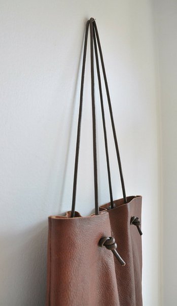 LeatherTreasure's tweet photo. LeatherTreasureShop: Simple leather bag tutorial 
https://t.co/VhLlJjmvv9 https://t.co/S3vK18WWcI