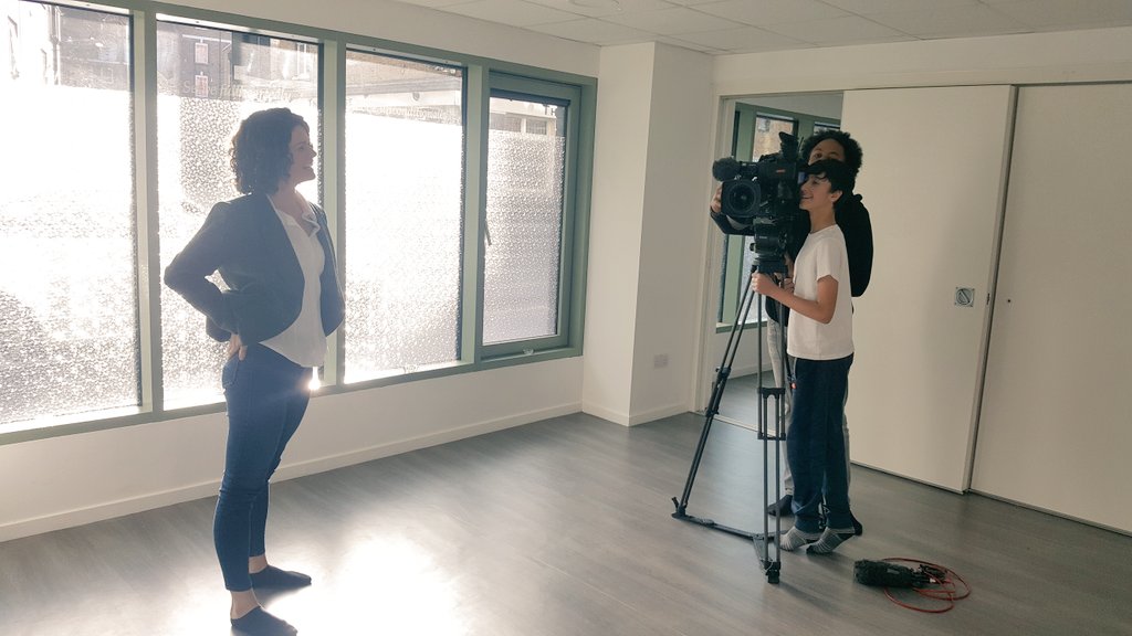 AllieOfTheArk's tweet photo. Brilliant morn showing @BBCLondonNews the wonderful yogis from the @mahadevicentre at #StapletonHouse supported by @UNITEGroup @Unite_Student These beautiful young people have got serious skills & they even had a go behind the camera!! #BBC teams are the best π₯π¬π @jogoodradio https://t.co/jSG80oIZFu