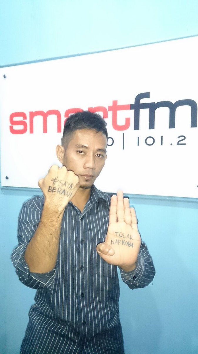 SmartFM_Manado's tweet photo. #sayaberani #tolaknarkoba #saynotodrugs #handsupfor #HIVprevention @unaids_id @UNAIDS @smartfm_sby @smartfm_plb @SmartFM_Bjm @smartfm_medan @smartfm_mks @smartfm_bpp @smartfmjogja @RadioSmartFM https://t.co/jORaDw46RM