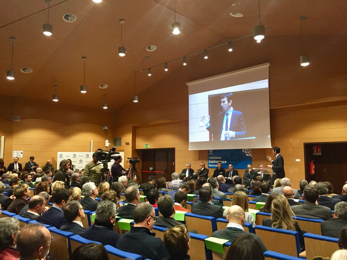 Maurizio Martina tweet media