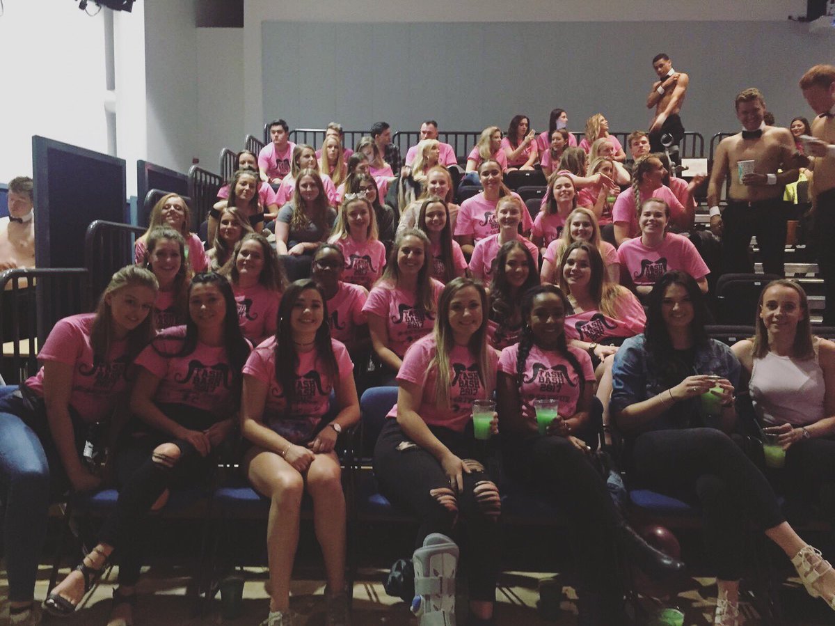 UOGNetballClub's tweet photo. Netball at Tash Bash last night! @UGRFC as always it was a blast! One of the best fundraisers of the year!๐๐
#4rthur #tashbash #cancerresearchuk https://t.co/pUxLJccXmm