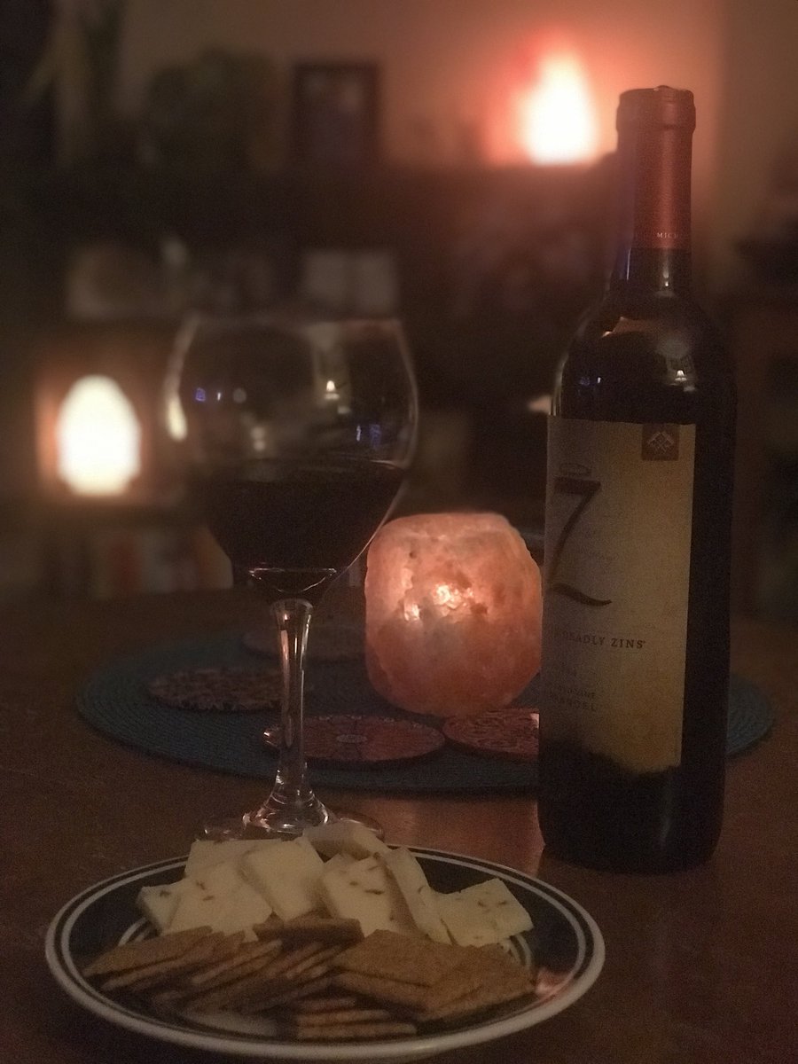 miss_em_V's tweet photo. Monday night is lovely.  #wine #cheese #relax #saltlamp https://t.co/LFxqvnagl3