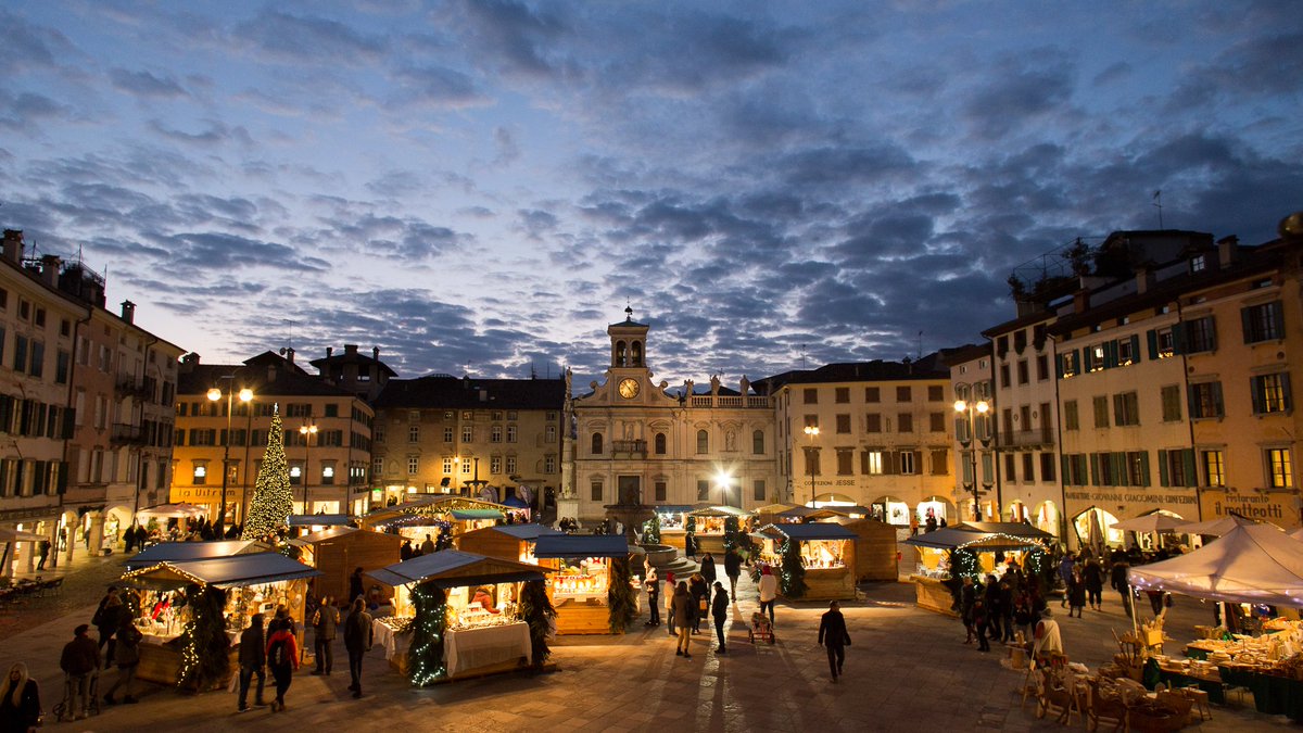 Venerdì 1° dicembre alle 17.00 inauguriamo il  #Mercatino di #Natale in piazza San Giacomo a #Udine > confartigianatoudine.com/in-primo-piano…
Ti aspettiamo!