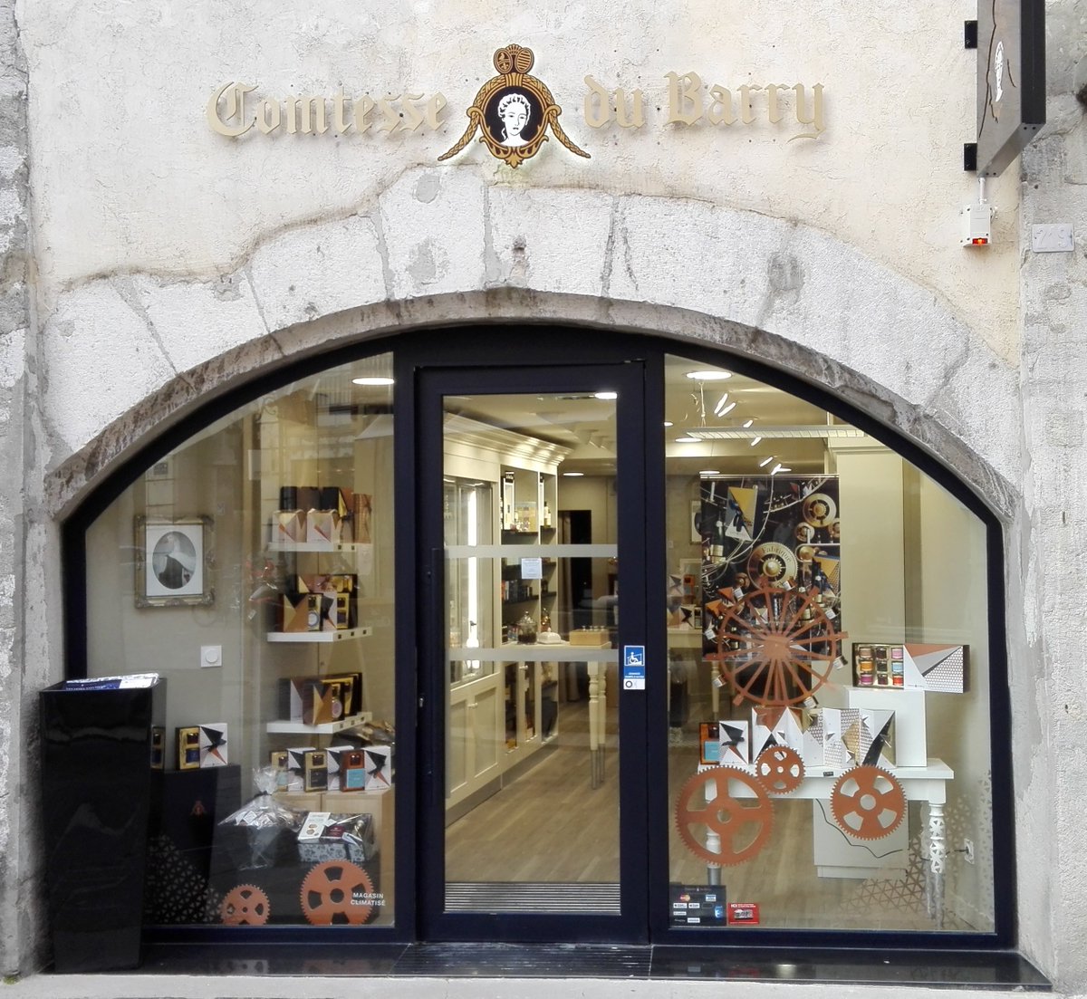 Comtesse du Barry tweet media