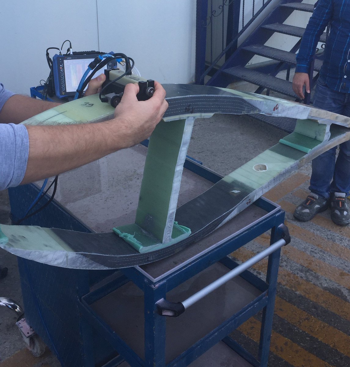 EpsilonNDT's tweet photo. OmniScan MX2 set delivered to TPI Kompozit for "Shear Web Bonding" application. Training was given by Epsilon NDT Technical Sales Executive Sabri Baba.
A webinar about Shear Web Bonding will be held by Olympus on December 11, 2017. For more info;
https://t.co/rwIxfzBThX https://t.co/6GcPnjNWvq