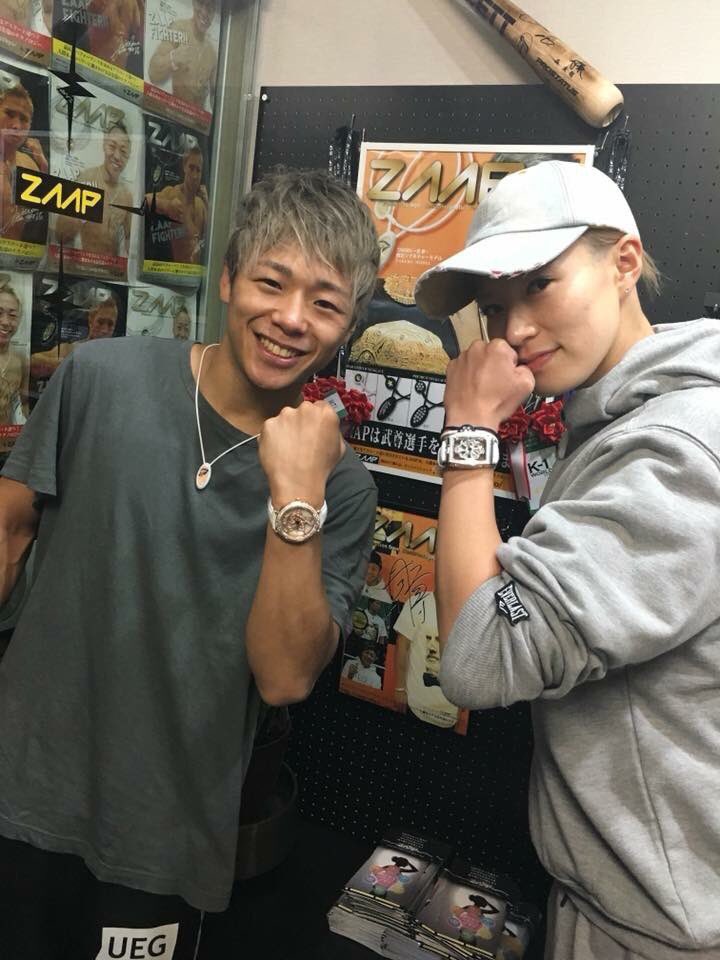 ট ইট র Legami香川店 店長 Dj 新しいアンコキーヌが出とる 欲しい 迷うなぁ マジでどれ買ぉぅかなぁ ちなみにlegamiで取り寄せも可能だょ 岡山でlegamiが1番最初に入荷したってのは ここだけの話 笑 アンコキーヌ スワロ 時計 芸能人