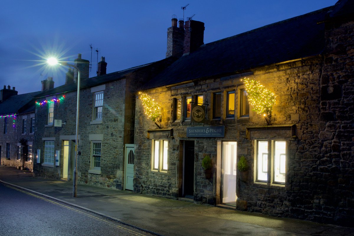 Christmas in Corbridge. Dazzling last night (Mon). Read all of our exciting latest festive news at: visitcorbridge.co.uk/corbridge-no-1…