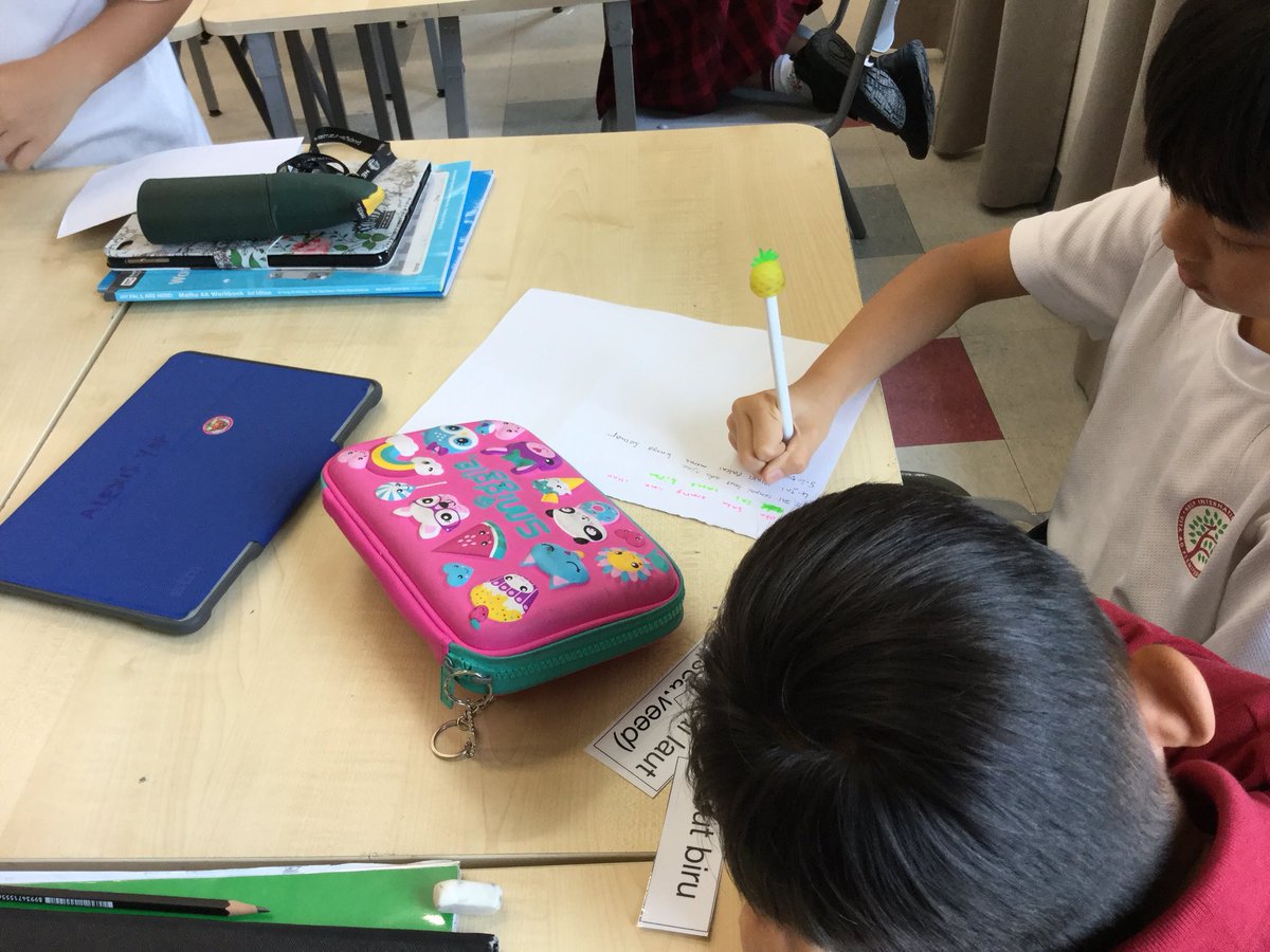 Y4 Collaborative Essay Writing - Kehidupan Di Laut