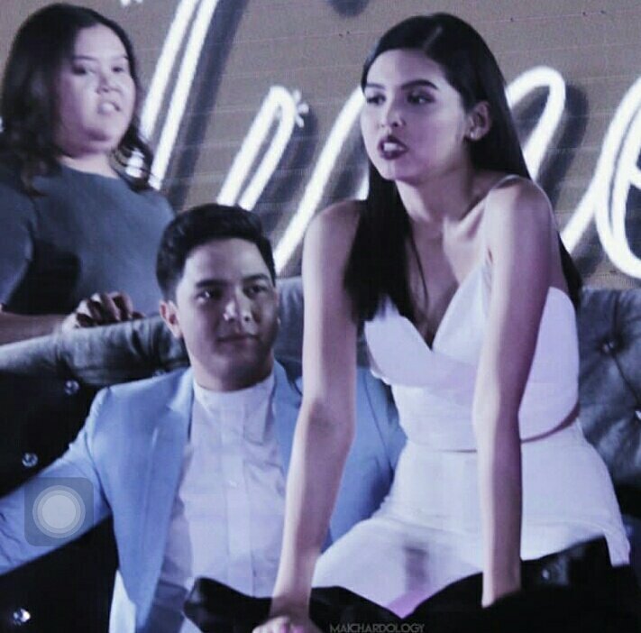 tarcez0814's tweet photo. Aldub in #Timeless2017 #ALDUBNationGroupHug https://t.co/Xsn7gDO2jH