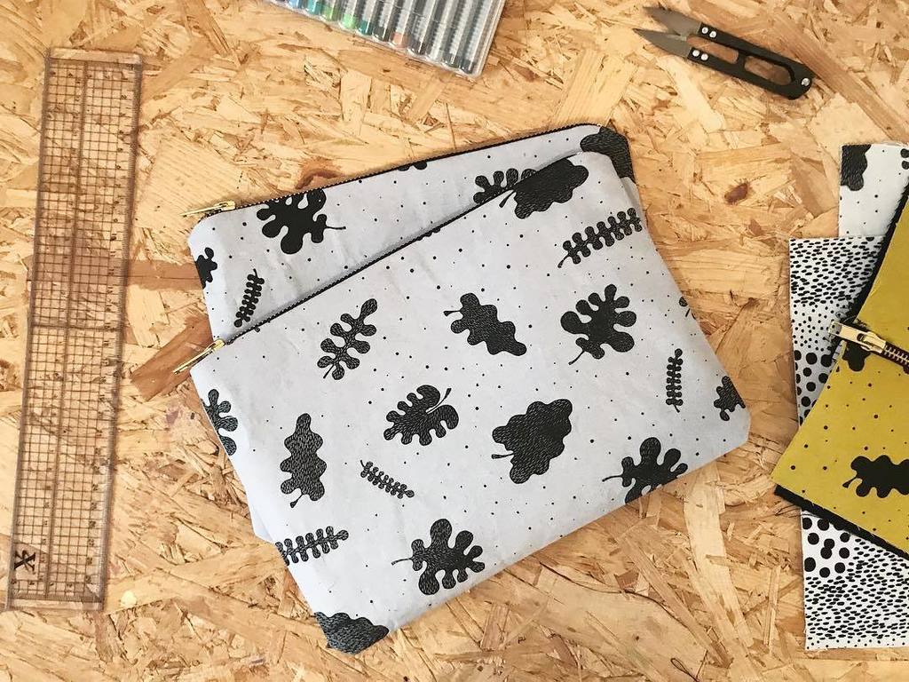 okaychloegreen's tweet photo. On My Desk // #madelocalmonth // Etsy Made Local is only a few days away ๐ฆ So Iโm finishing of a few pieces, including these large pouches, which were a last minute decision to make, but fancied something to show off that leaf pattern in its entirety ๐ฟ๐ฟ https://t.co/91Gq72ynkX https://t.co/ydjOZzCbWe