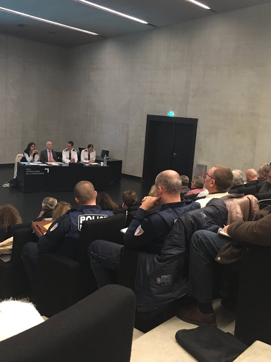 flaquieremaryl's tweet photo. Réunion de concertation sur la police de sécurité du quotidien #Prefecture24 associations élus police municipale👮♂️pompiers👨🚒 gendarmerie au PIP https://t.co/ZFOOws51vK
