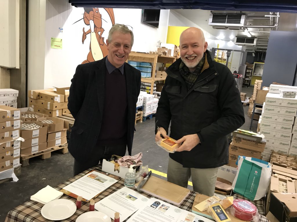 cam_scot's tweet photo. #Scotland #cheese sales growing in France but it is cold here in #Rungis #paris #barwheys #standrews #connage #orkney #isleofkintyre https://t.co/vsG3GgEDSF