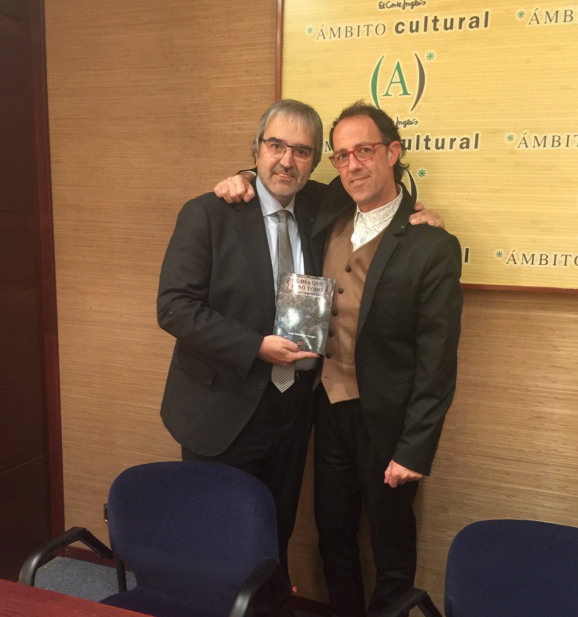 EEgarbook's tweet photo. El 7 de desembre es presenta a BCN a  @LibreriaALIBRI https://t.co/w6P1q1bGoQ https://t.co/NGJh1cWYb2