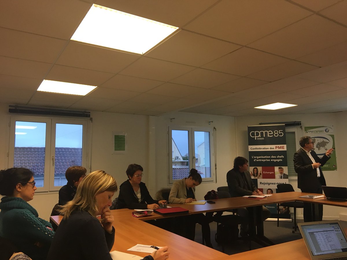 cpme_85's tweet photo. Une matinée très studieuse animée par @LAMOURPHil sur les ordonnances de la loi #Travail 
12 chefs d’entreprises présents sur l’action #AppuiRH de @cpme_85 https://t.co/FkjUZWU4UH