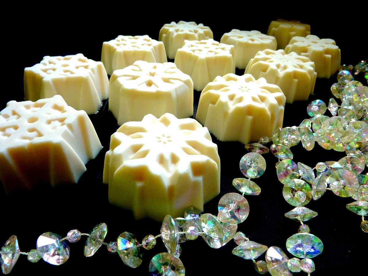 2SistersSoaps's tweet photo. #FeelingFrosty We have #Peppermint #Snowflakes #SaltSoap in our shop https://t.co/2dAYlZGmTf #Vegan #Healing #SaltTherapy #NaturalSoap #SnowflakeGift #Frozen https://t.co/WjgyGFF6ZY