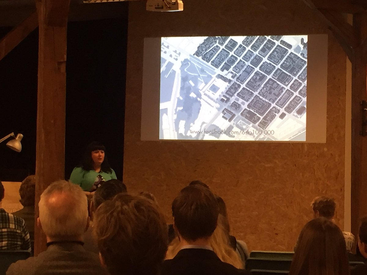 På frokostmøte om #kvadraturen i regi av <a href="/OsloMetroArea/">Oslo Metropolitan Area</a>. <a href="/vicsme/">vic! ⚢︎</a> tror fremdeles på byliv, mens vi andre venter i spenning.