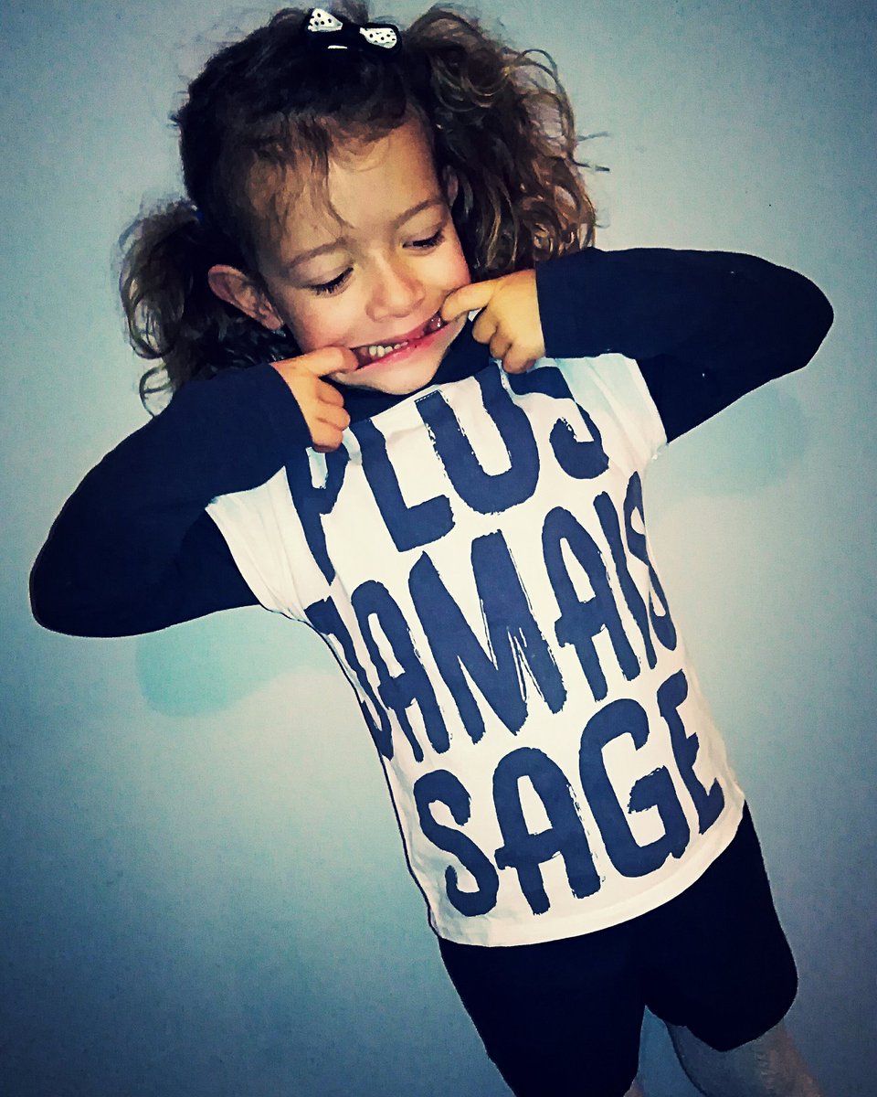 auptitlook's tweet photo. #tenuedujour #lookdujour #lookenfant #mode #fashion #cute #sweet #mannequin #love #adorable #photooftheday #family #play #happy #smile #like #bloggeuse #influencer #photography @trendeeapp #trendee #originalkids #kiabi #mode #look @KiabiFrance @tapealoeil https://t.co/WPcF8kurGq