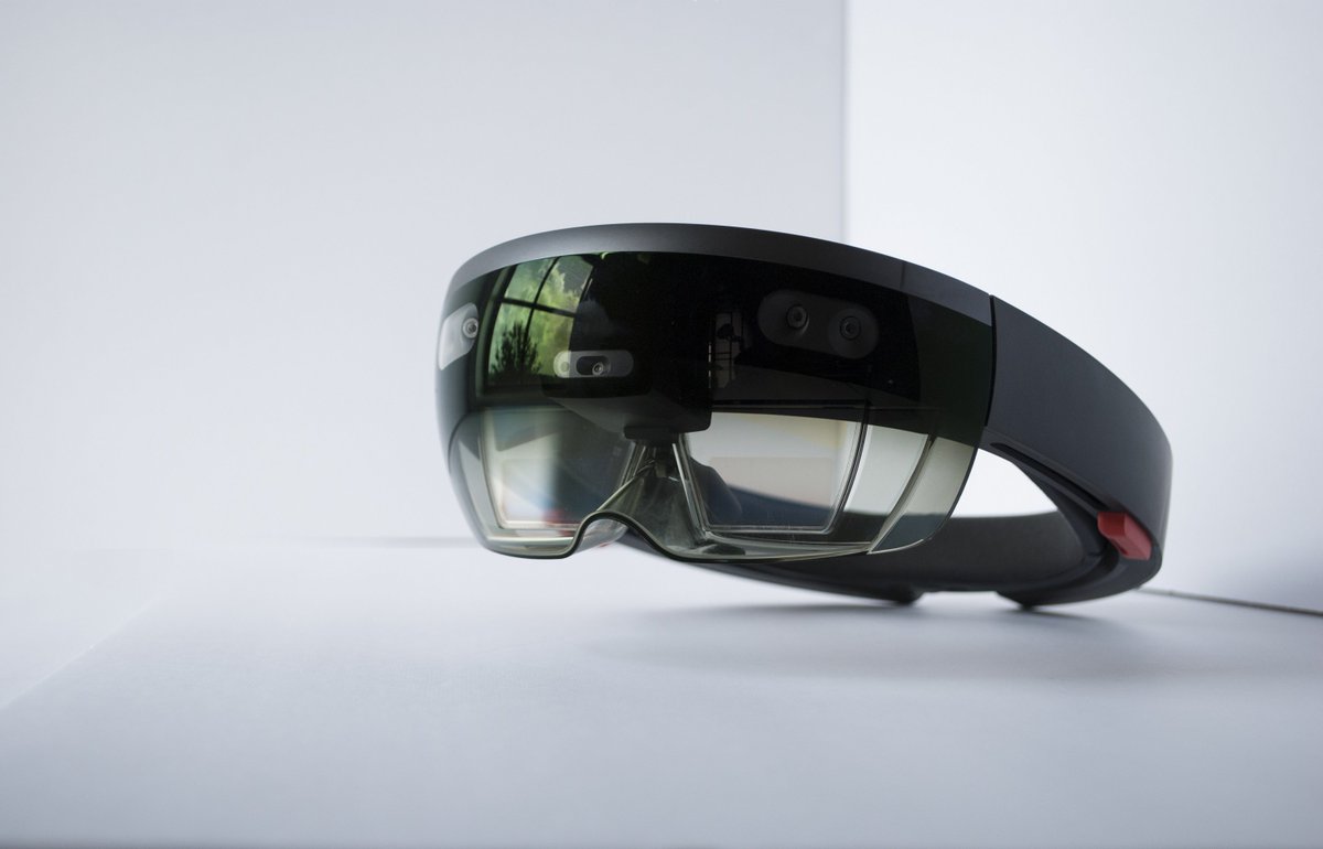 Samen met <a href="/Neolearningexp/">Neolearning</a>, de e-learningdivisie van Xylos, werkte @esaswilrijk een proof-of-concept met de <a href="/Microsoft/">Microsoft</a> #Hololens uit om klanten met defecte printers sneller te helpen. Lees de case: okt.to/uEQYxH