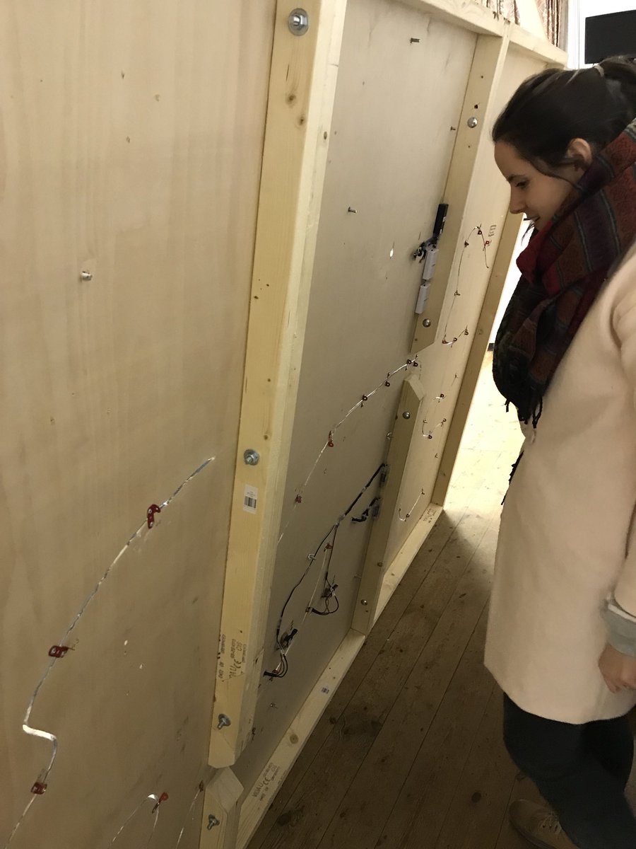 newoldfriends's tweet photo. Yesterday we took delivery of two beautiful sets: One for #HomeForChristmas & one for #CrimesExpress. Here are two sneak peaks. #JoyOfSets https://t.co/NlM5qKNLST