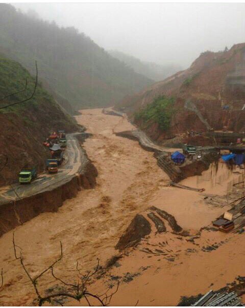 toev_612's tweet photo. 1. Mohon bantuan dr semua pihak untuk meringankan bantuan saudara2 kita di Pacitan yg saat ini sedang terkena bencana Banjir
#PrayForPacitan 
Cc @jokowi @Pak_JK @SBYudhoyono @cakimiNOW @GusYaqut @AlissaWahid @GUSDURians @gusipul4 @psi_id @sahaL_AS @na_dirs @ulil @hanifdhakiri https://t.co/ru3zD9yY9Q