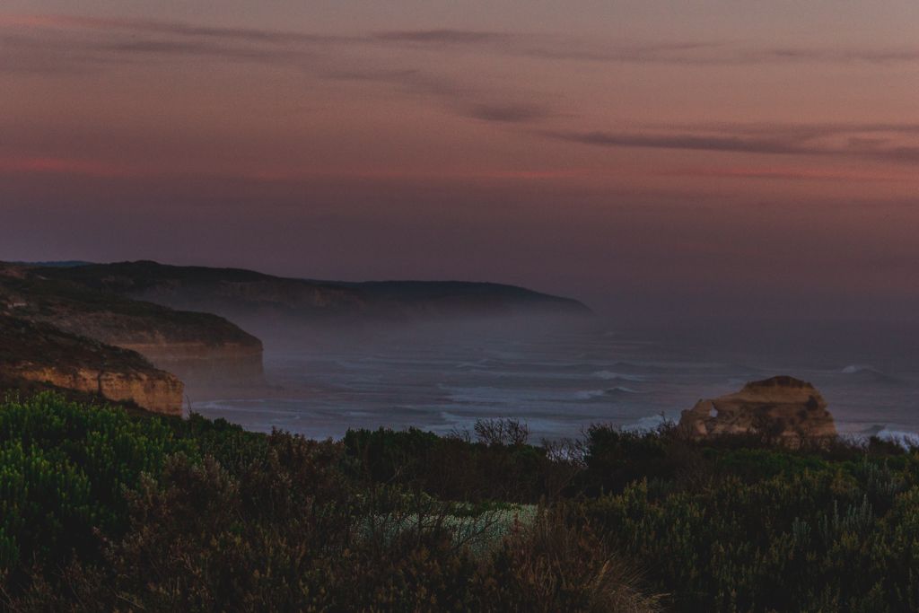 bgrthnthsnd's tweet photo. Sunset at the The Twelve Apostles. 28.11.2012 #greatoceanroad #visitvictoria #SydToPerth @visitvictoria @visit12apostles https://t.co/aZDUrGjauK