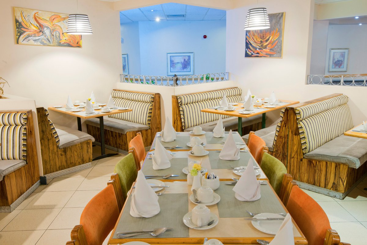 Holiday Inn Zimbabwe tweet media