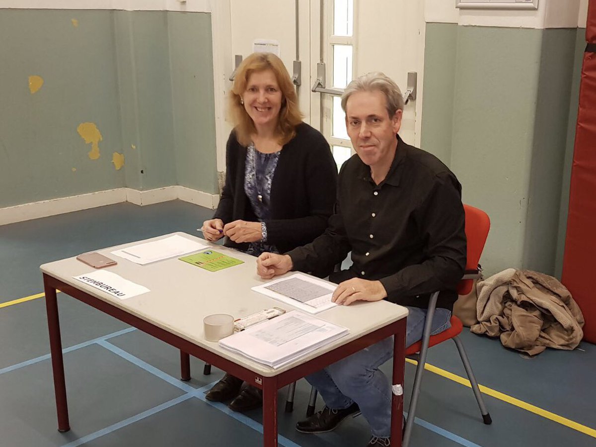 connyvs's tweet photo. Vandaag organiseren we de leerlingenraadverkiezingen op de Antoniusschool in #Aerdenhout #gemeenteraad ondersteund door het griffieteam #blmdl #ridk https://t.co/11wgmj6GoU