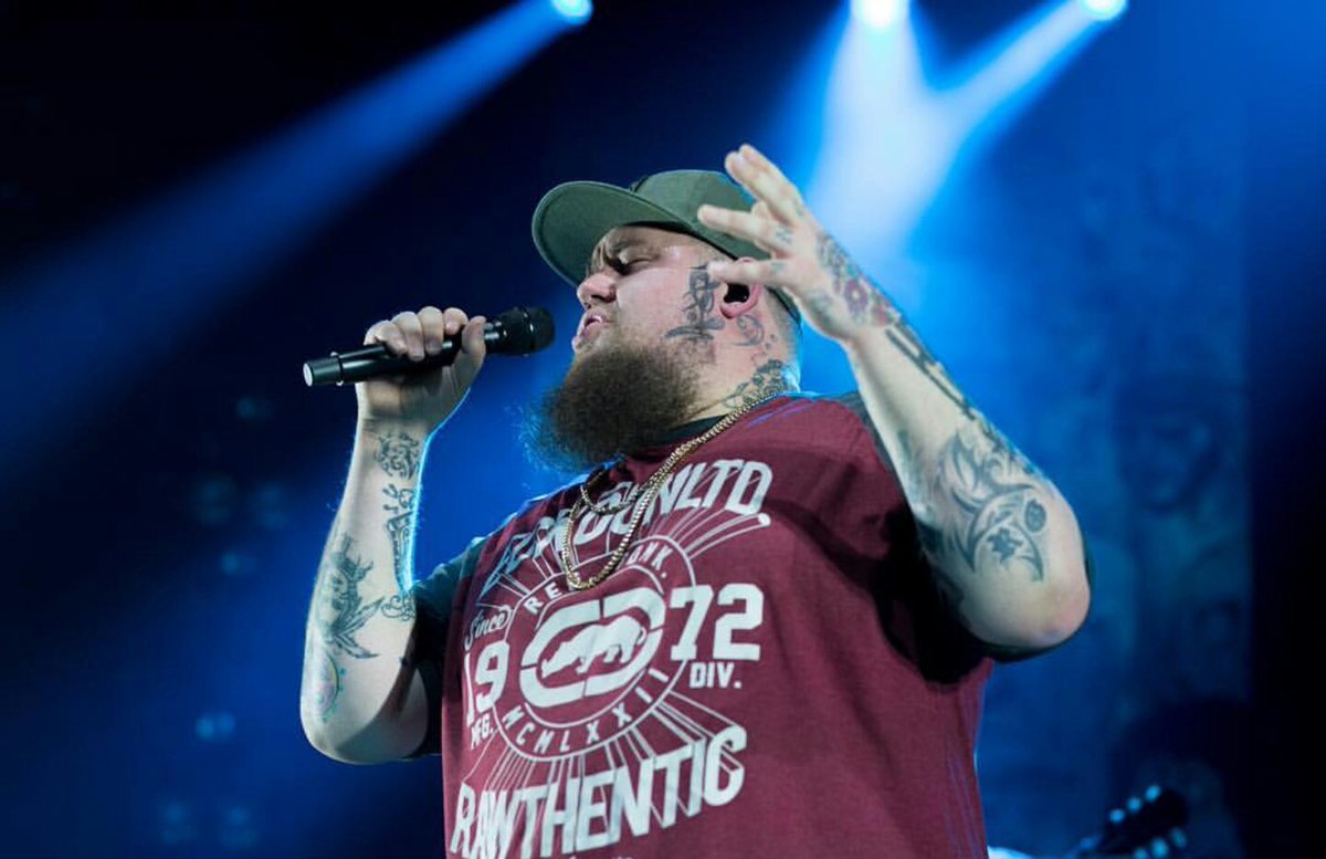 RagNBoneManUD's tweet photo. @RagNBoneManUK singing at @WolvesCivic in Wolverhampton #OverproofTour
📷 Sachin Jethwa https://t.co/n4Pb7A5oEW