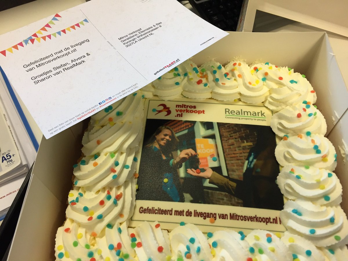 De lancering van onze nieuwe website vieren. Dank jullie wel <a href="/OSRE1/">OSRE WoningDossier</a> 👍🍰