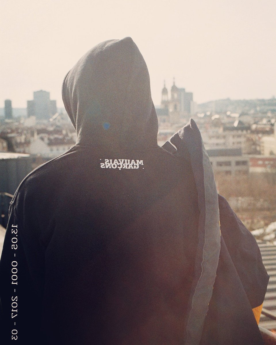 Mardi pluvieux mais mardi heureux 🌿 Voici le deuxième indice sur mes Pipelettes de demain ...🎙😉 Avez vous une petite idée sur le thème de demain ? De quoi va t'on parler ? 😊