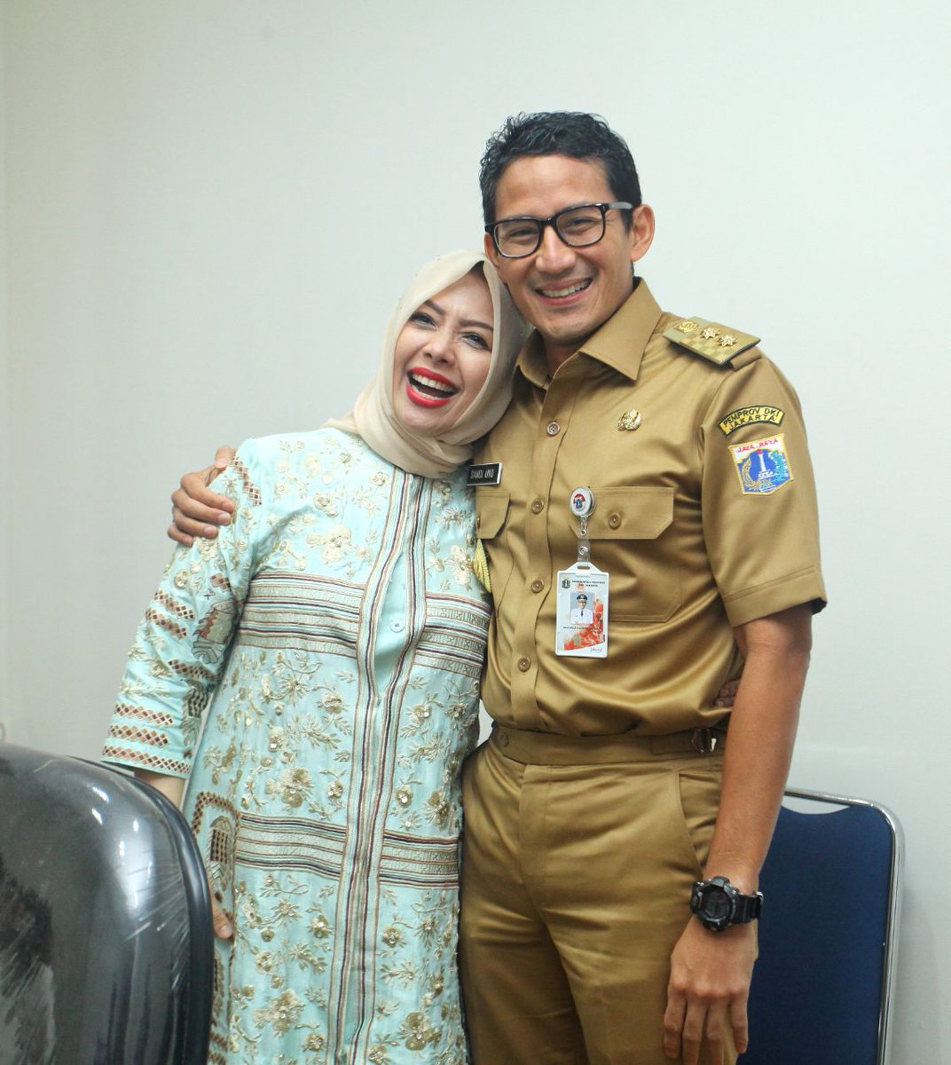 sandiuno's tweet photo. Hari ini tanggal 28 November merupakan hari ulang tahun istriku yang ke-48. Kita berdua sama-sama lahir di tanggal 28, hanya beda bulan saja.
Netijen, doakan istriku yang terbaik ya.. https://t.co/mGW1CEG1Bo