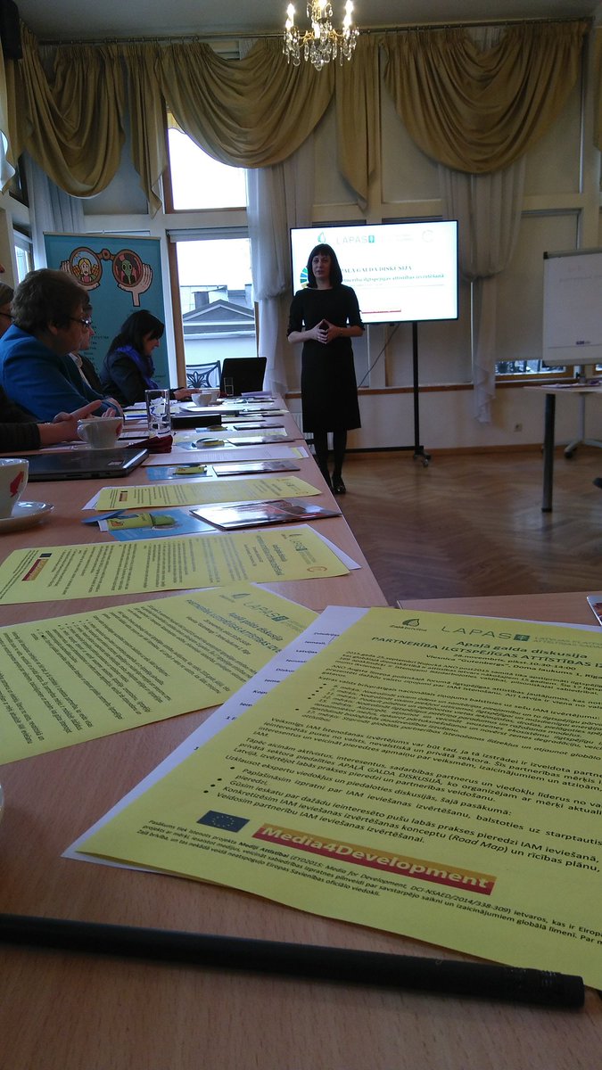 Glokalizacija's tweet photo. Iedvesmojoša ieinteresēto organizāciju daudzveidība apaļā galda diskusijā par partnerību #SDGs izvērtēšanai @ZalaBriviba @LAPAS_LV un Izglītības iniciatīvu centrs #M4Dproject #līdzdalība https://t.co/VXHSbN6Mr6