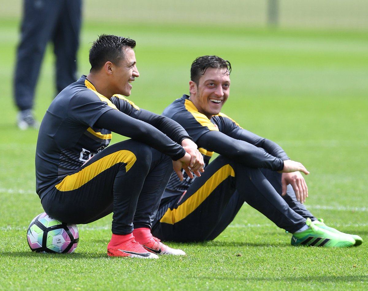 SkySportsNews's tweet photo. BREAKING: Arsene Wenger says @Alexis_Sanchez and @MesutOzil1088 will not leave @Arsenal in January. #SSN https://t.co/BYRuyxUXTE