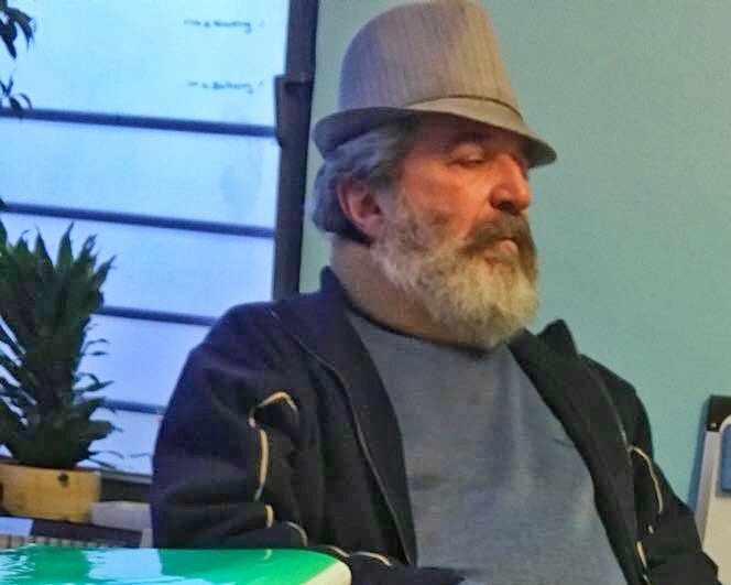 CoolerGallery's tweet photo. #امیدروحانی دیروز میهمان #کولرگالری  بود. درباره‌ی مستند #نیماپتگر با هم حرف زدیم. گفت: حرف‌هایی که خیلی‌ها نمی‌زنند را من می‌گویم. https://t.co/QeUvKAn5YX