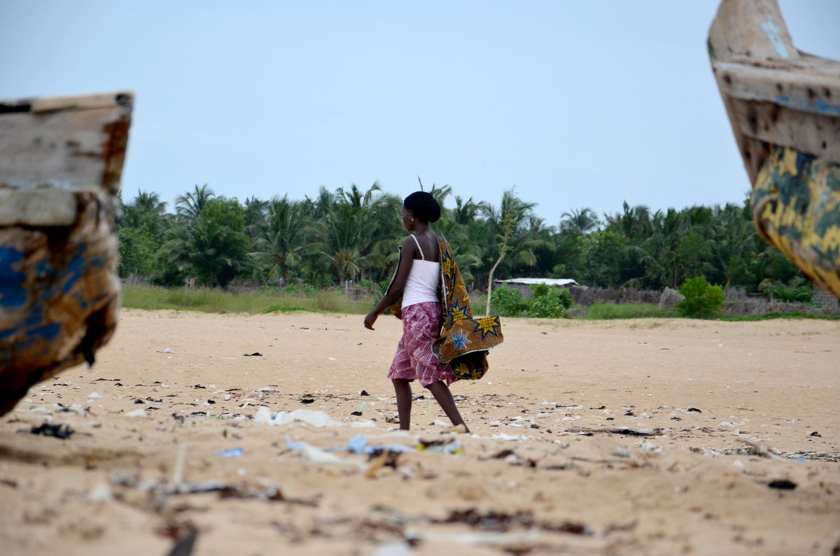 MigrationRPC's tweet photo. Brokers are complicit in perpetuating precarious working conditions and subservient forms of behaviour. But they are still in demand among would-be migrants because they get them to the destination and provide a range of services https://t.co/0oVR3cfT57 https://t.co/WCcaI7ZP1j