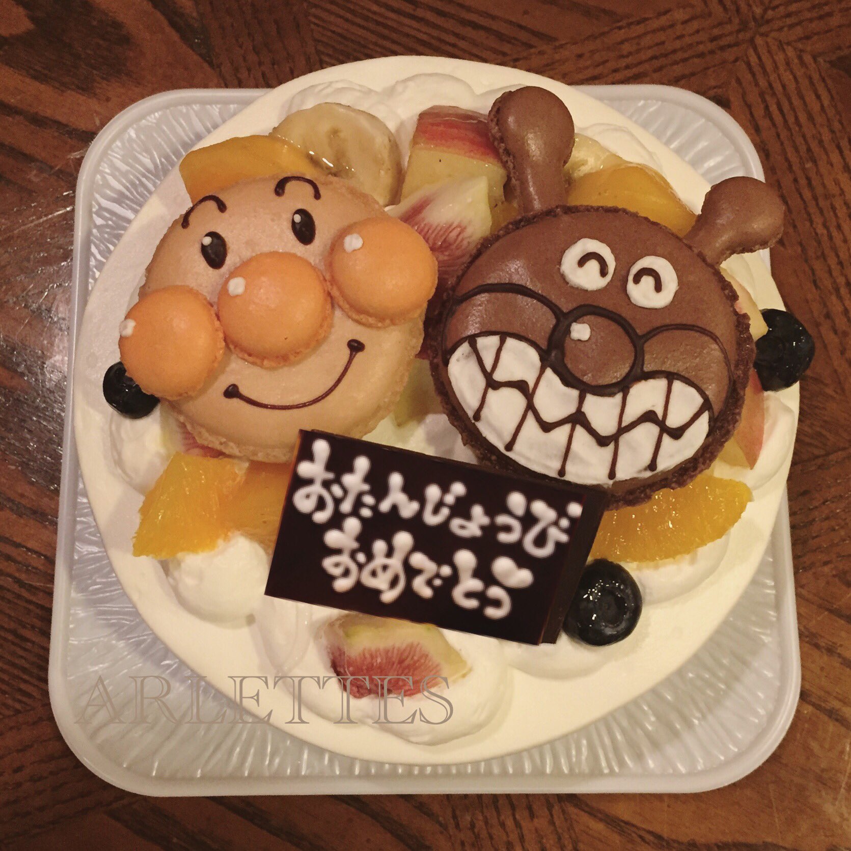 パティスリー アルレット アンパンマン と バイキンマン の仲良しケーキ アルレット Arlettes キャラケーキ キャラクターケーキ イラストケーキ 洋菓子 スイーツ 新神戸 神戸 マカロン バースデーケーキ お誕生日会 バースデー ケーキ
