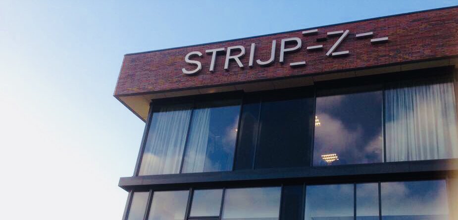 StrijpZ's tweet photo. De naam staat! Gebouw Strijp-Z: dé ontmoetingsplaats voor kennis en innovatie in de eerstelijn. #samenwerking #zorg #onderwijs #vernieuwing https://t.co/0RaUvxuFq3
