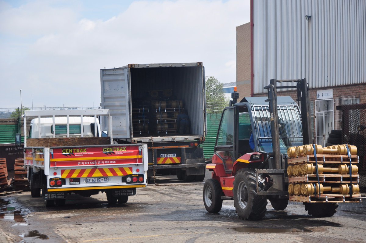 Centrax_SA's tweet photo. And so the containers start ROLLER-ing in hahaha😂😁😎🤘 https://t.co/yekPFJAI1L